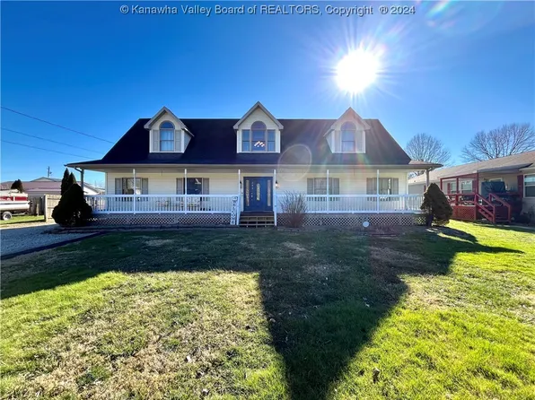 242 Ivywood St, Eleanor, WV 25070