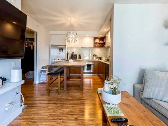 5th image of 514 E 3rd St #111