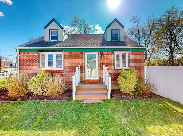 1 Cortelyou Street W, Huntington Station, NY 11746