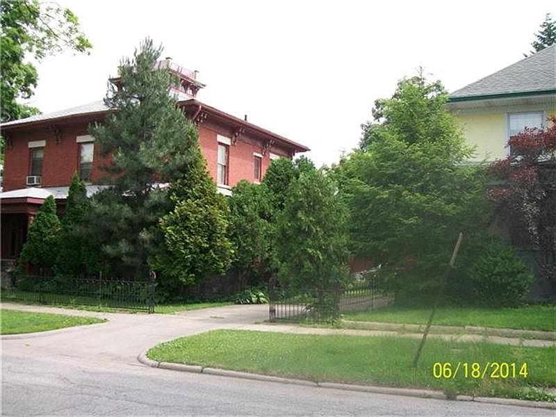 2nd image of 1005 Madison St