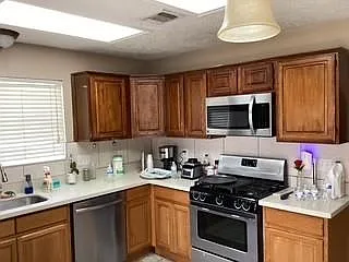 3 bed, 2.0 bath, 1799 sqft, $2,400 — Photo 3