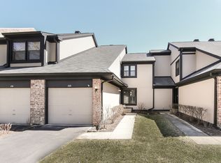 189 Shadowbend Dr, Wheeling, IL 60090