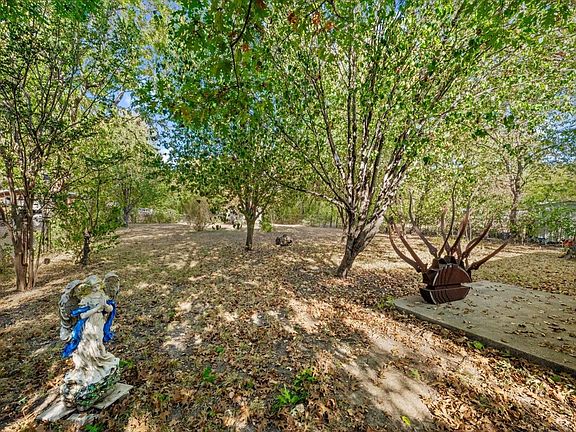 5th image of 409 NE 29th St