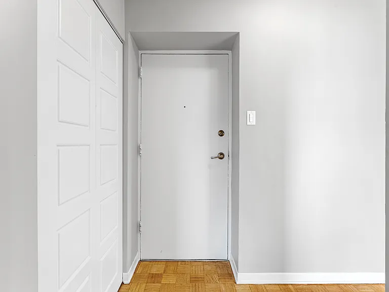 810 Canterbury Ave — Photo 57
