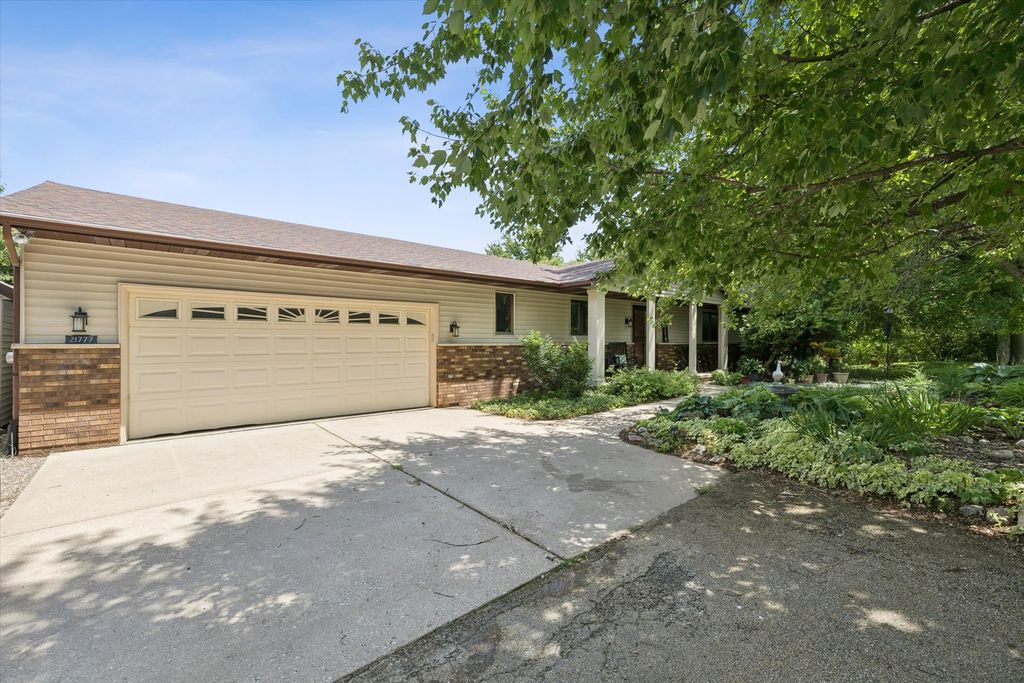 Apartment in Le Claire Township, Vista Hills, Scott - View 3