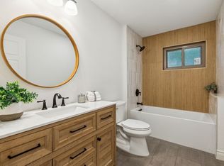 6200 Ravenswood Dr, Fort Worth, TX 76112