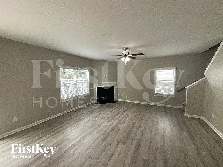 102 Sherrill Place Ln — Photo 2