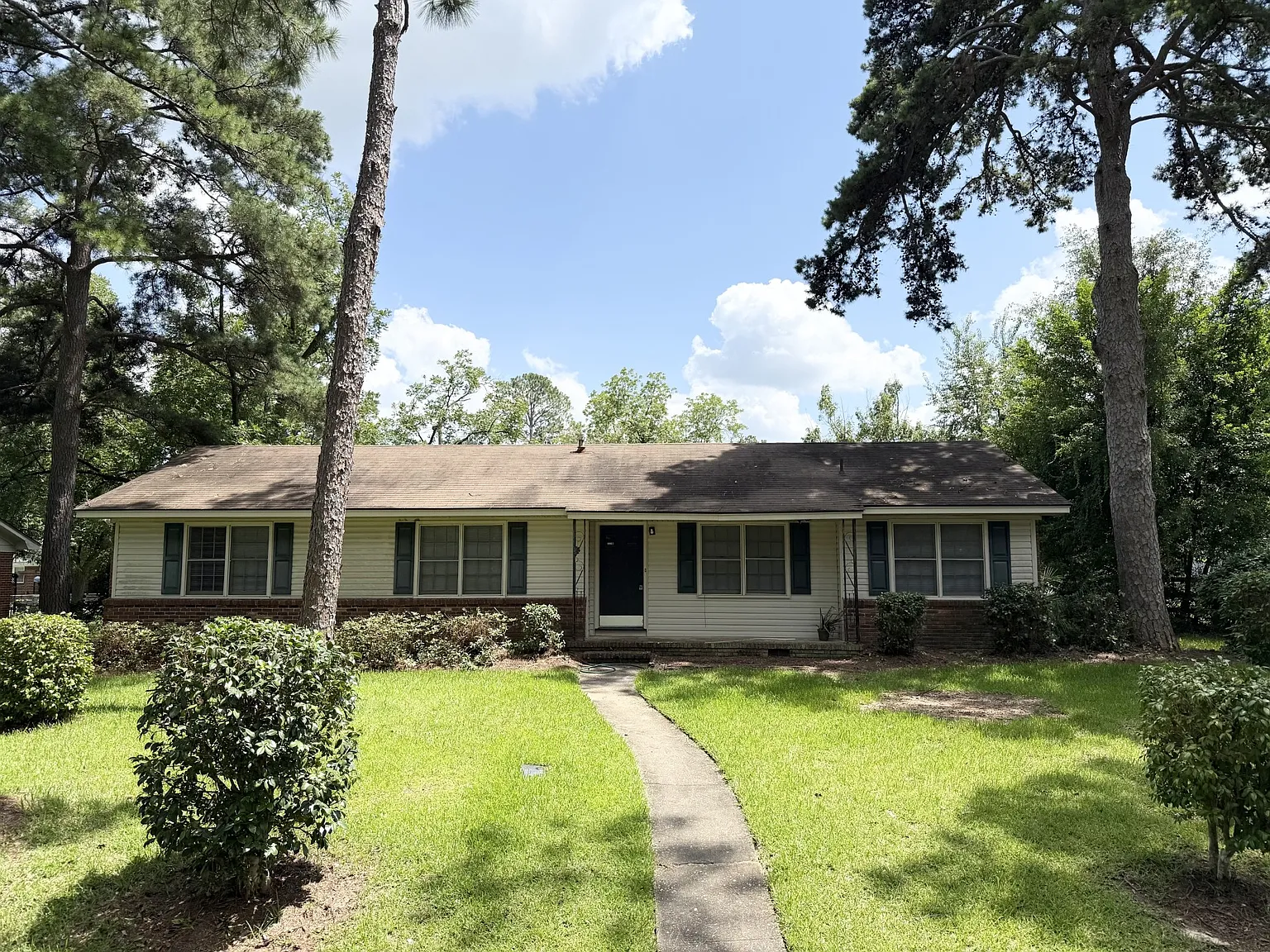3 bed, 1.5 bath, 1362 sqft, $1,295 — Photo 1