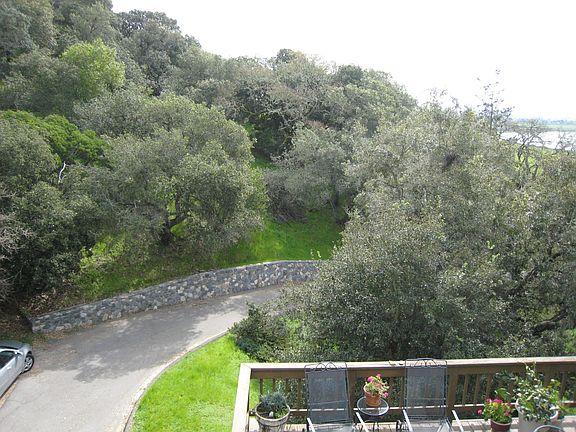 2nd image of 20 Atherton Oaks Dr