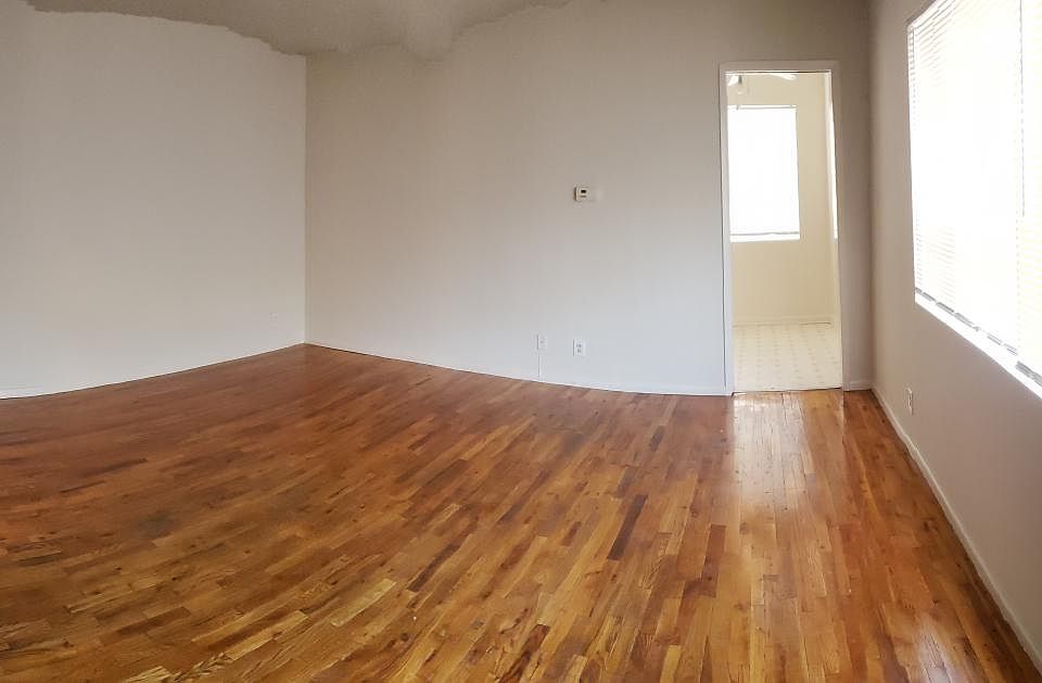 1st image of 4390 Camellia Ave #2