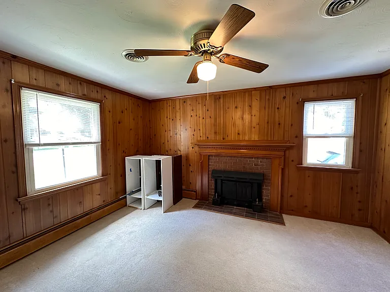 Bonus room. 12' x 14'.