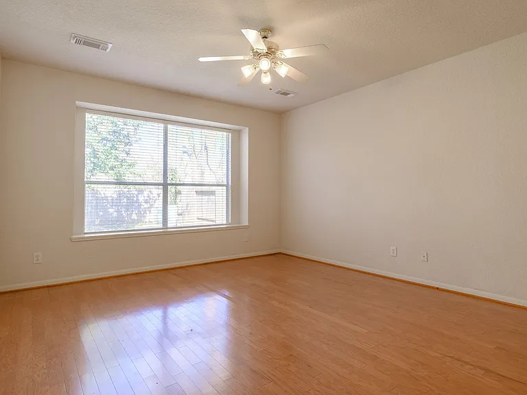 2918 Five Oaks Dr — Photo 15