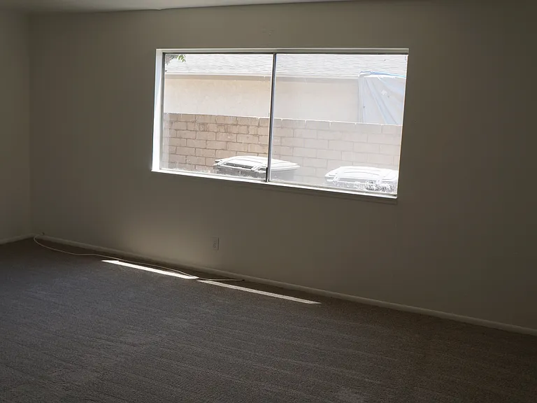 4051 Weyer St — Photo 2