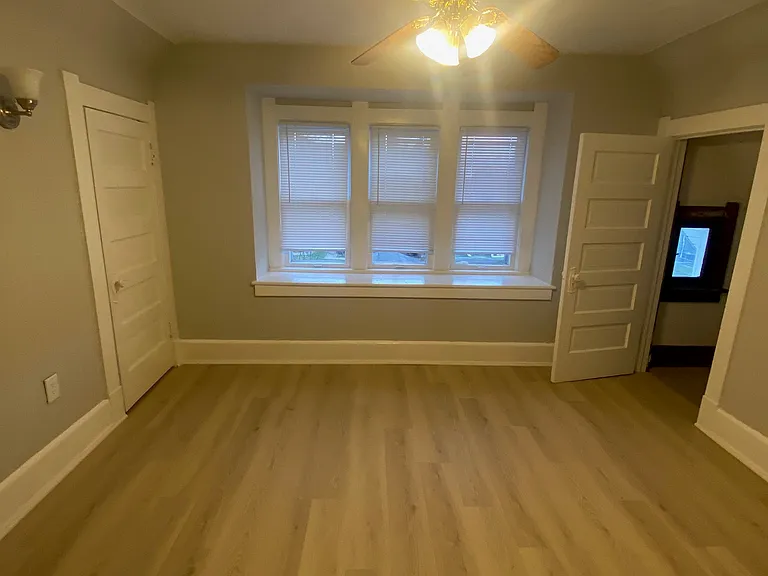 264 E Lake St — Photo 5
