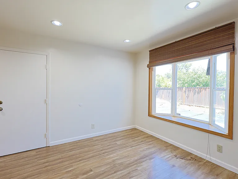 1672 Nightingale Ave — Photo 4