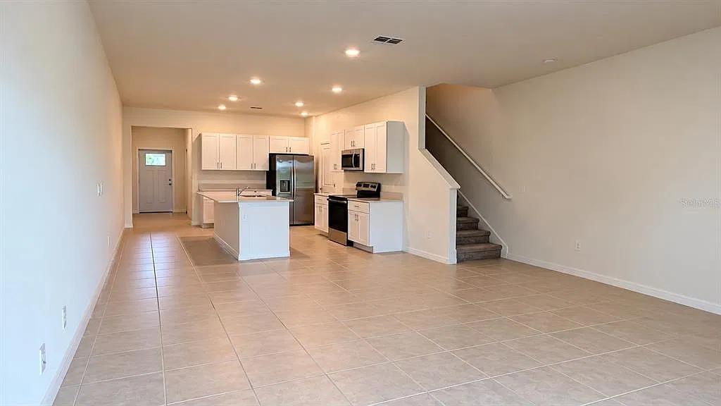 3 bed, 2.5 bath, 1747 sqft, $2,390 — Photo 4
