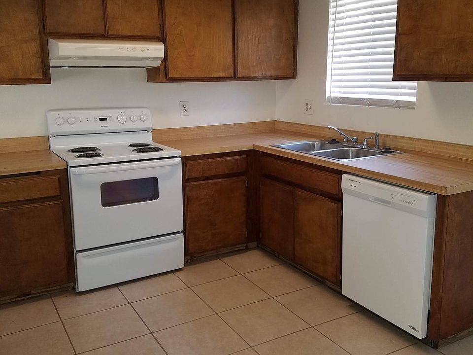 2nd image of 516 28th St APT 2