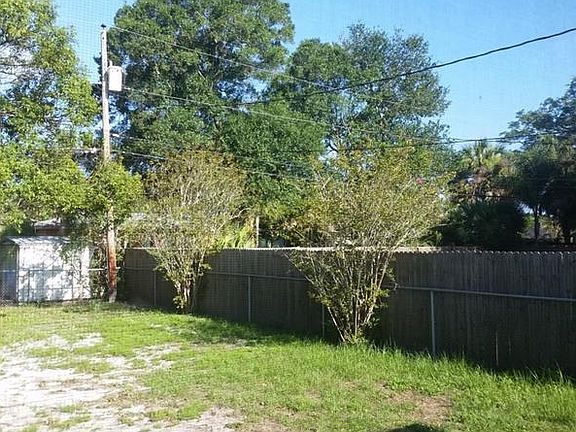 2nd image of 104 N Aurora Ave