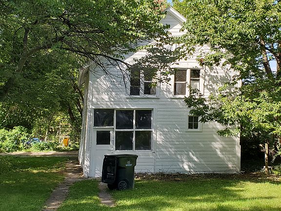 3rd image of 124 26th Street Dr SE