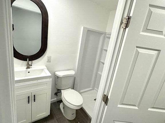 4th image of 908 N Orange St #B