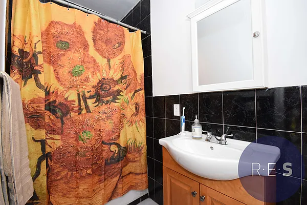 Rented by RES New York | media 23