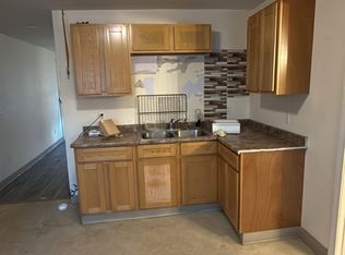 126 Earle St #2L, Woonsocket, RI 02895