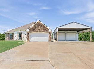 945 Amber Kay Ln, Bridge City, TX 77611
