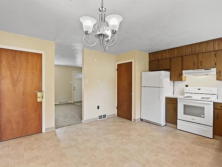 142 N Pleasant Ave — Photo 6