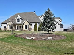 6N212 Northern Light Ln, St Charles, IL 60175