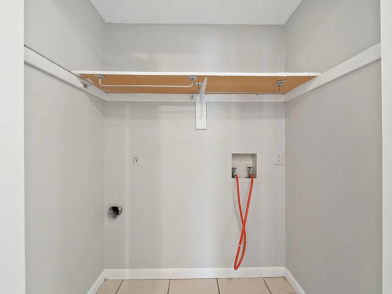 1019 Bradford Cir — Photo 11