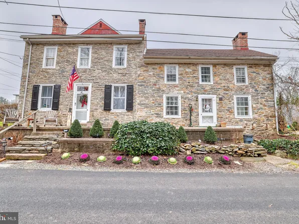 2 Water St, Hulmeville, PA 19047