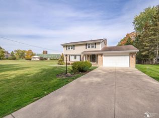 17 Lakeridge Dr, Adrian, MI 49221