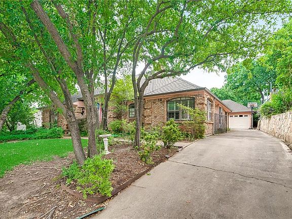 2nd image of 816 Mayfair Hill Ct