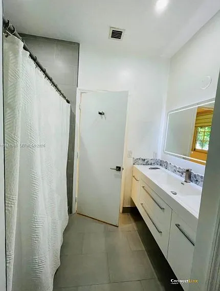 3 bed, 2.0 bath, 1528 sqft, $2,900 — Photo 3