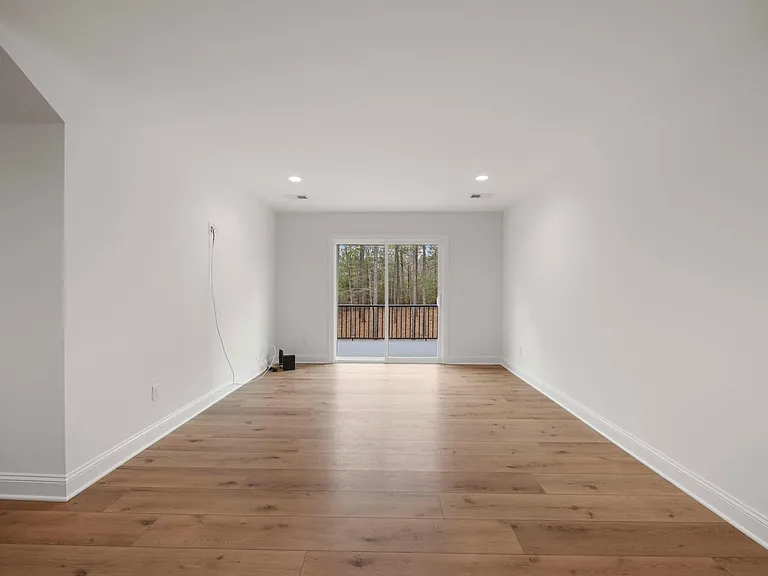 354 Parkway Dr — Photo 2