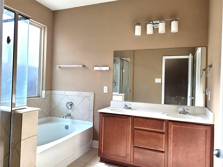 24015 Buffalo Cove Ln — Photo 15