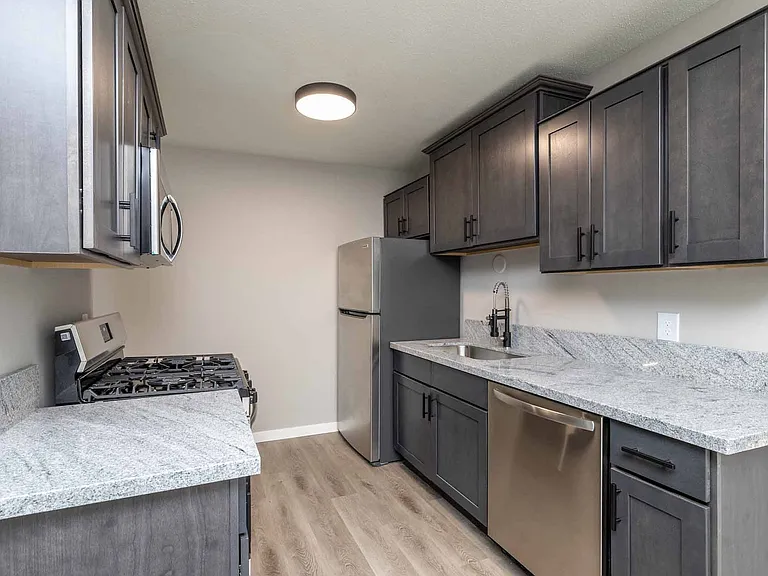 Oria Lakeview Apartments — Photo 21
