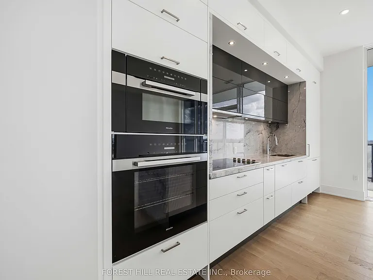 10 Inn On The Park Dr #Penthouse 3 — Photo 9