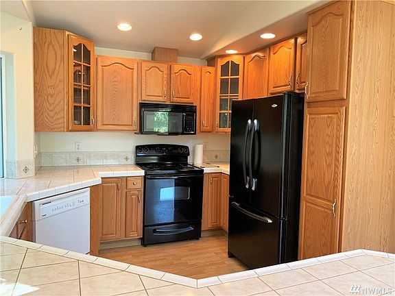 3rd image of 430 Octopus Ave NE
