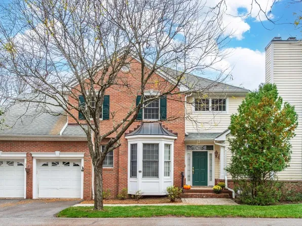 902 Fieldstone Ter, Wyckoff, NJ 07481