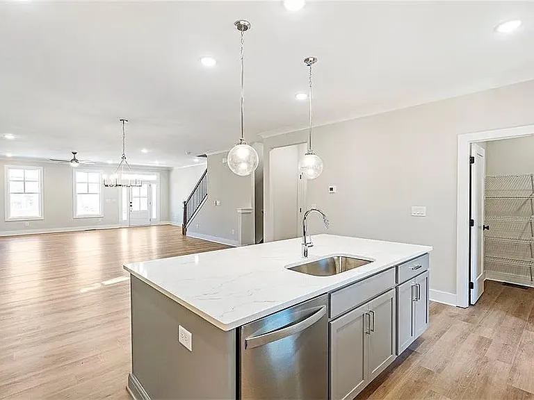 160 Palm St — Photo 32