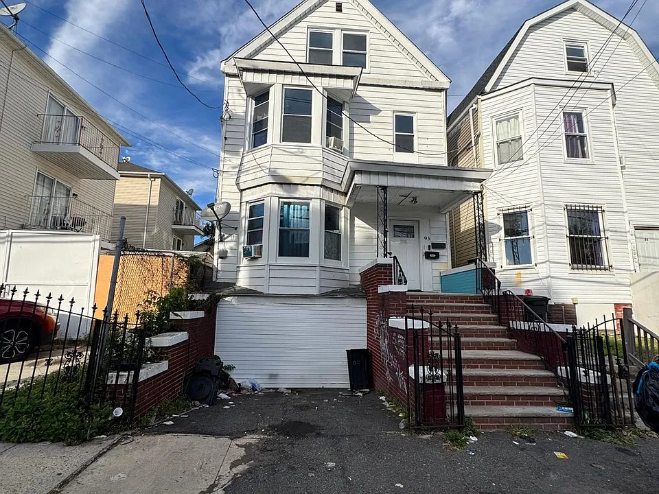 95 Delevan Ave #3