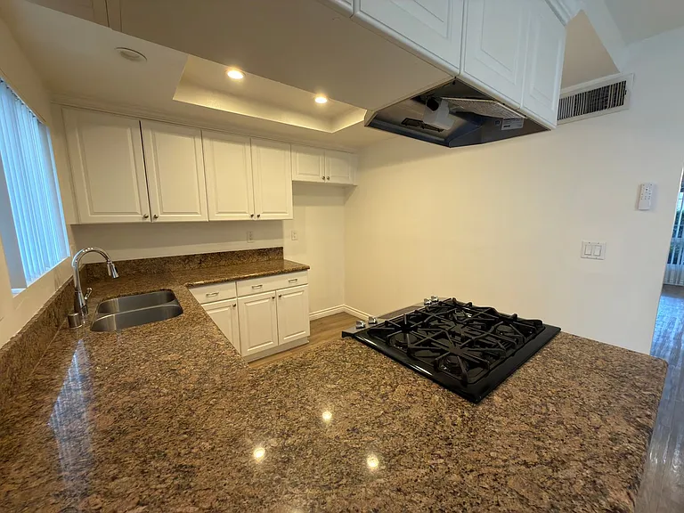 131 N Merrimac Dr — Photo 7