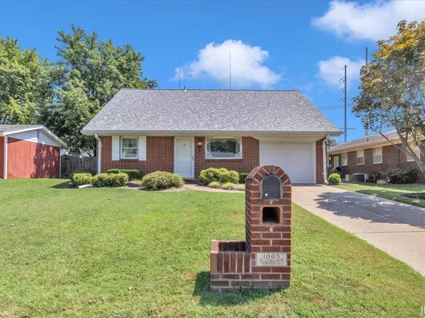 1005 N Fairlawn East Cir, Evansville, IN 47711