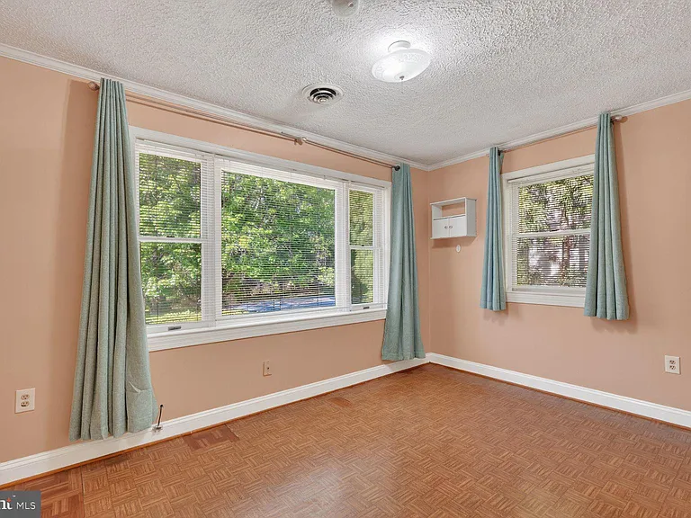 6013 Neilwood Dr — Photo 5