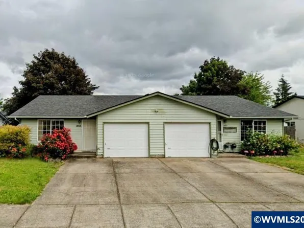 1453 W Locust St, Stayton, OR 97383