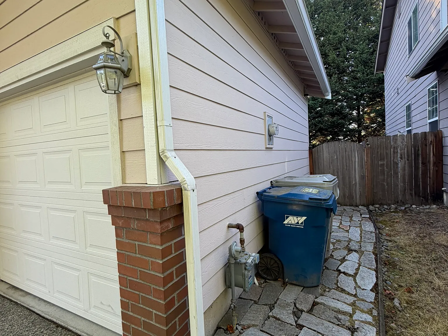 5 bed, 3.5 bath, 3170 sqft, $4,395 — Photo 2