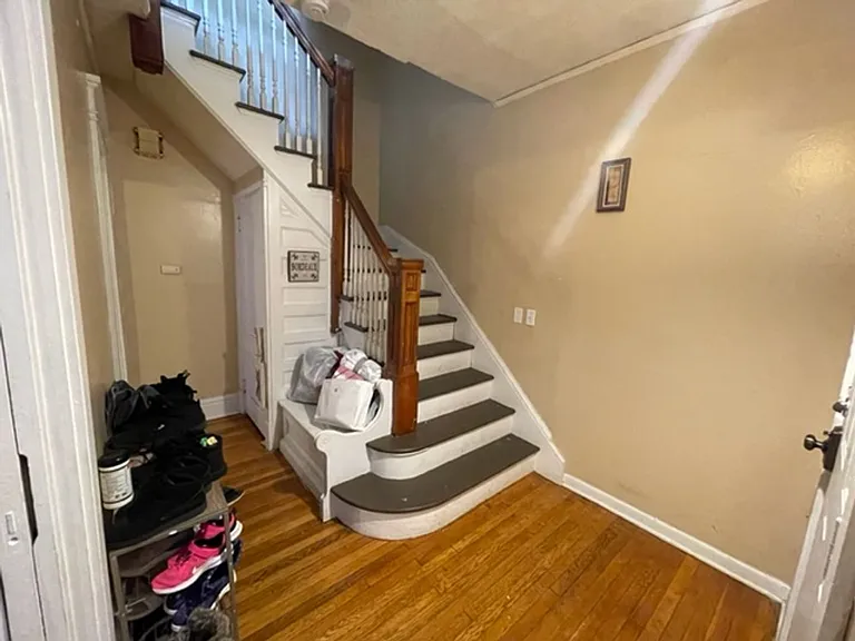1 Manning Blvd — Photo 4