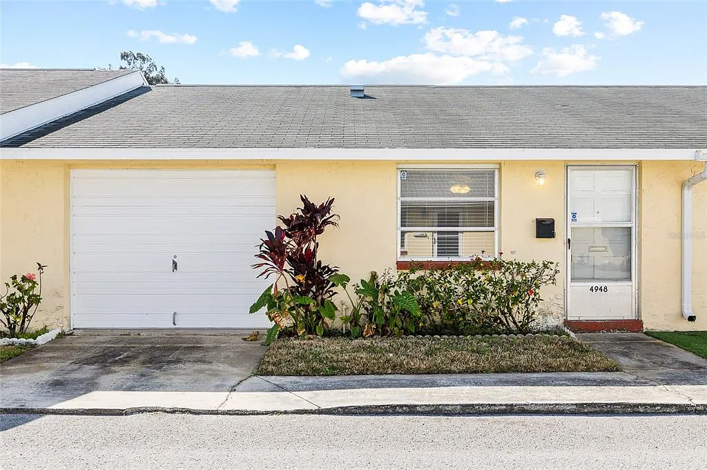 2 bed, 1.0 bath, 722 sqft, $1,350 — Photo 1