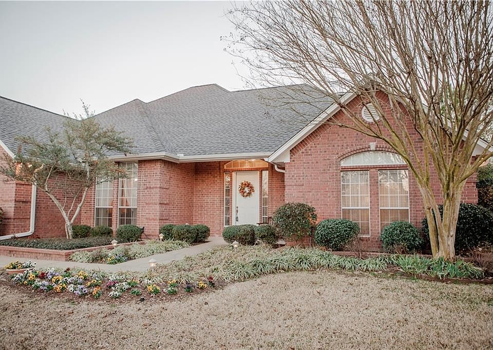 1st image of 131 Saint Andrews Cir